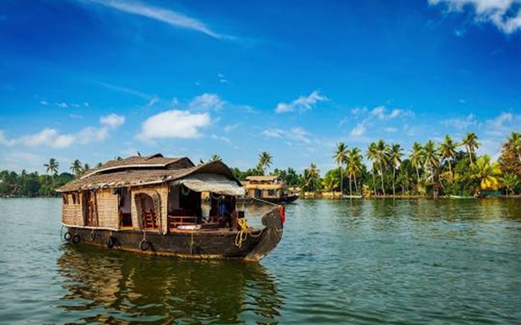 Kerala tour package from Delhi